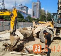 大jib操我逼逼好大啊啊啊高温下的坚守｜道路建设者用汗水铺就畅通路